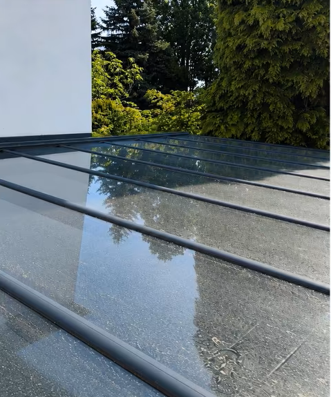 Terrassenüberdachung vor der Reinigung